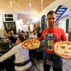 Czy do hotelu można zamówić pizzę? Oto, co musisz wiedzieć