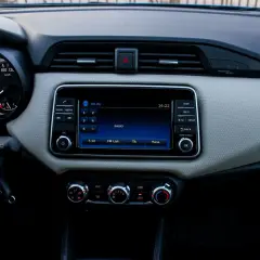 Jakie radio samochodowe z bluetooth wybrać? Poradnik dla kierowców