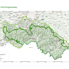 Mapa Popradzkiego Parku Krajobrazowego z zaznaczonymi wsiami, drogami i granicami.