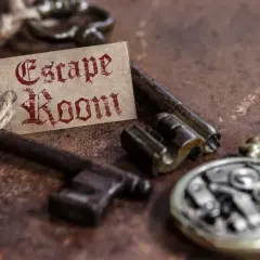 Stare klucze i zegarek kieszonkowy, zapowiedź najlepszego escape roomu w Polsce.