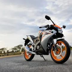 Pojemność baku Honda CBR 125 – Co musisz wiedzieć o paliwie?