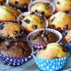 Jak piec muffinki w papierowych foremkach bez błędów i przywierania