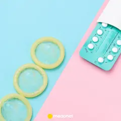 Trzy prezerwatywy i opakowanie tabletek antykoncepcyjnych. Decyzja o odstawieniu tabletek antykoncepcyjnych może wiązać się ze zmianą metod ochrony.