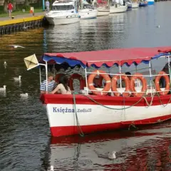 Ile kosztuje rejs statkiem w Darłówku? Ceny, trasy i porady dla grup.