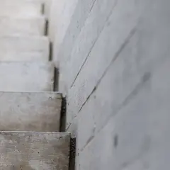 Jaki beton na schody wewnętrzne? Sprawdź najlepsze opcje i porady