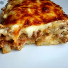 Prosta zapiekanka ziemniaczana z mięsem mielonym, która zawsze się udaje