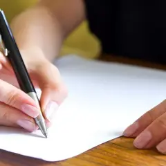 Jak napisać zaproszenie po angielsku – proste przykłady i wskazówki