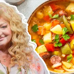 Zupa minestrone Magdy Gessler: aromatyczna, sycąca, pełna warzyw i kiełbasy. Idealna na chłodne dni.