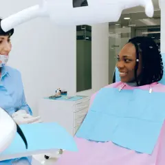 Czy można jeść przed dentystą? Dowiedz się, co warto wiedzieć przed wizytą