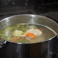 Przesolona zupa? Uratuj obiad! Sprawdzone domowe sposoby