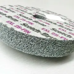 Krążek ścierny Scotch-Brite EXL 2S-FIN 125mm, idealny do obróbki metali.