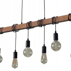 Drewniany żyrandol loft z sześcioma żarówkami w stylu retro, zawieszony na czarnych kablach.