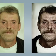Dwa portrety tego samego mężczyzny. Po lewej jaśniejszy, po prawej ciemniejszy, z widocznym efektem Dragana, podkreślającym zmarszczki i rysy twarzy.