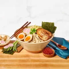 Jak smakuje ramen? Od umami po Tonkotsu Twój pierwszy kęs!