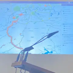 Mapa prezentująca nowy wariant trasy S7 Kraków-Myślenice z zaznaczonymi obszarami i warstwami.