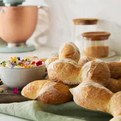 Pane spiga dorato, pronto per essere gustato. Una ricetta semplice e deliziosa, perfetta per ogni occasione.