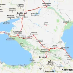 Mapa pokazuje trasę przez Ukrainę, Rosję i Kaukaz, docierając do Derbentu, co pozwala zrozumieć, dagestan co to za region.