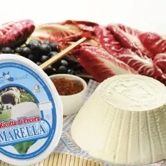 Ricotta di pecora, un prodotto fresco e genuino. Scopri come si fa la ricotta di pecora con ingredienti selezionati.