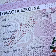 Legitymacja szkolna z miejscem na dane ucznia i podpis dyrektora. Wzór dokumentu, który może być podstawą do wyrobienia legitymacji osoby niepełnosprawnej.