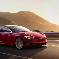 Tesla ile do setki – niesamowite osiągi, które zaskoczą każdego