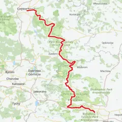 Mapa z zaznaczoną na czerwono trasą rowerową Szlak Orlich Gniazd, biegnącą przez malownicze tereny Jury Krakowsko-Częstochowskiej.
