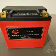 Batteria al litio Harley-Davidson, perfetta per la tua 883. Potenza e affidabilità per ogni viaggio.