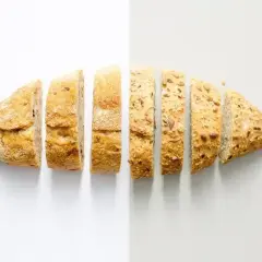 Pokrojony chleb z ziarnami, idealny do kanapek. W jakiej temperaturze piec chleb, by uzyskać taki efekt?