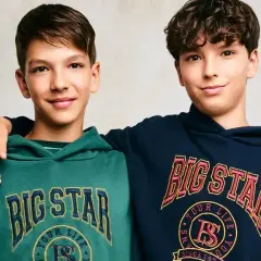 Jak wybrać bluzkę dla chłopca? Trendy, materiały, stylizacje
