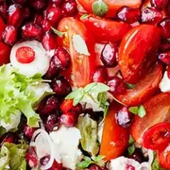 Dlaczego sałatka z granatem i fetą wywołuje taką eksplozję smaków?