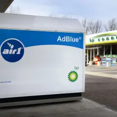 Stacja BP z dystrybutorem AdBlue. Tutaj zatankujesz AdBlue, aby Twój diesel pracował ekologicznie.