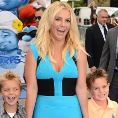 Britney Spears z synami, Jaydenem i Seanem, na premierze filmu "Smerfy".