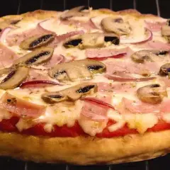 Jak idealnie piec pizzę Dr. Oetker - temperatura i czas pieczenia