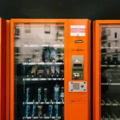 Ile prądu zużywa automat vendingowy i jak obniżyć koszty energii