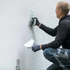 Ile kosztuje tynk strukturalny? Pełny kosztorys i jak oszczędzać