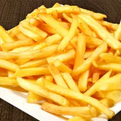 Jak są frytki po angielsku? Odkryj różnice między chipsami a fries