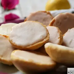 Amerikaner-Rezept: Leckere, glasierte Kekse auf einem Teller, bereit zum Genießen.