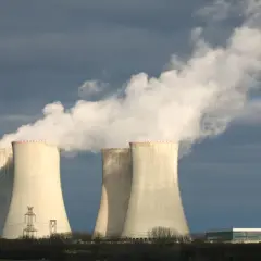 Francja: 18 elektrowni atomowych. Jak atom napędza ten kraj?