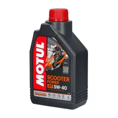Czarna butelka oleju Motul Scooter Power 5W-40 z czerwonym korkiem. Idealny do skutera, zapewnia ochronę i wydajność.
