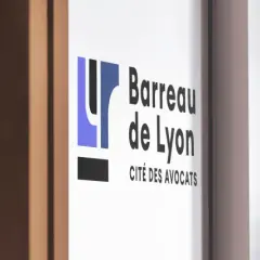 Logo du Barreau de Lyon, "Cité des Avocats". Utile pour une lettre contestation honoraires avocat.