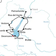 Karte zeigt eine Route um den Gardasee, mit Orten wie Desenzano, Salò, Riva del Garda und Torbole. Ein Radweg Gardasee ist eingezeichnet.
