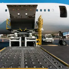 Jak spedytor lotniczy co robi wpływa na transport towarów?
