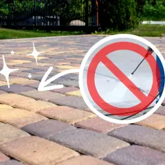 Zastanawiasz się, czym umyć kostkę na tarasie? Unikaj myjki ciśnieniowej, która może uszkodzić fugi i kostkę.