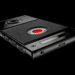 Elegancki, czarny smartfon RED Hydrogen One z charakterystycznym logo RED DIGITAL CINEMA.