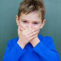 Czy dziecku z afazją przysługuje zasiłek pielęgnacyjny i jak go uzyskać?