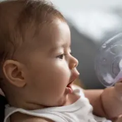 Bezpieczne inhalacje na katar dla dziecka – co wybrać i jak stosować?