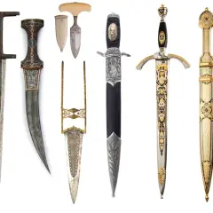 Colección de dagas y espadas ornamentadas, cada cuchillo daga es una obra de arte.