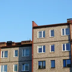 Ile kosztuje mieszkanie w bloku na wsi? Ceny, które zaskakują