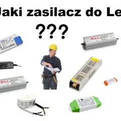Budowlaniec z planami zastanawia się, jak podłączyć zasilacz do LED. Wokół niego różne modele zasilaczy.