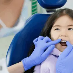 Dlaczego dziecko zgrzyta zębami w nocy? Odkryj przyczyny i rozwiązania