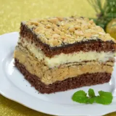 Przepis na ciasto Snickers, które zachwyci Twoich gości i bliskich